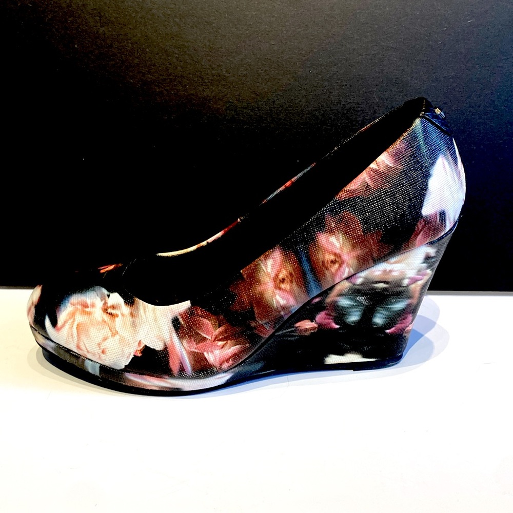 CHELSEE GIRL Black Floral Wedge Heels!!! Size 9